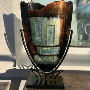 Glasvas mosaik med smidesställning